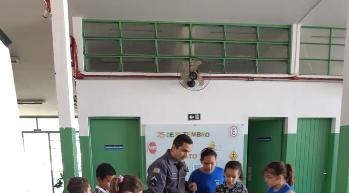 Crianças aprendem brincando sobre as boas práticas no trânsito