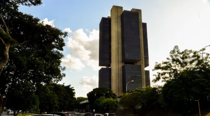 Mercado financeiro reduz projeção da inflação de 6,61% para 6,4%
