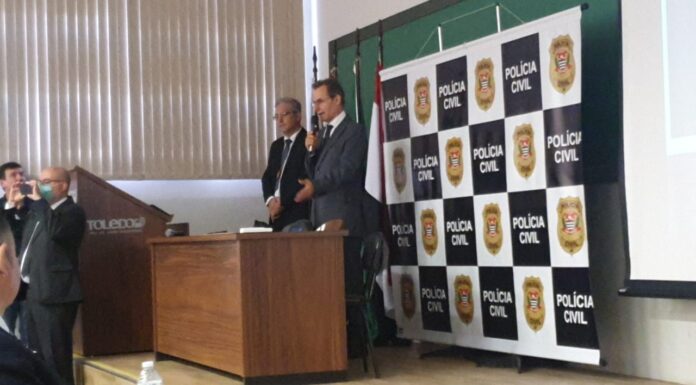 Policiais civis participam de reunião com o Dipol-Departamento de Inteligência Policial