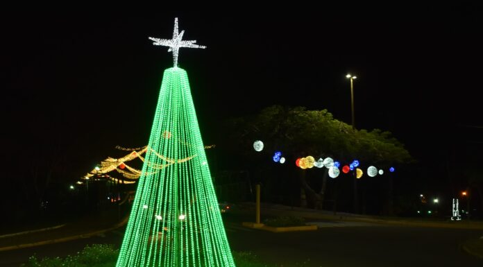 Adamantina está iluminada com as luzes de Natal