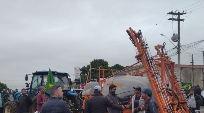 CAMINHONEIROS FAZEM MANIFESTAÇÃO NA SP-294 ENTRADA DE DRACENA