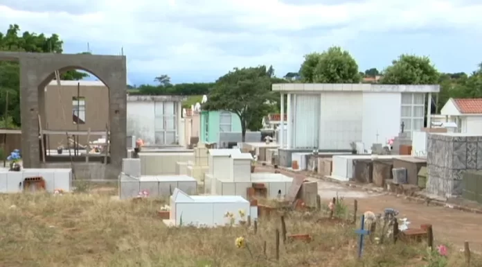 Rapaz de 19 anos morre após ser baleado no cemitério de Tarabai