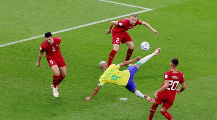 Com direito a golaço de Richarlison, Brasil bate a Sérvia em estreia na Copa do Mundo do Qatar