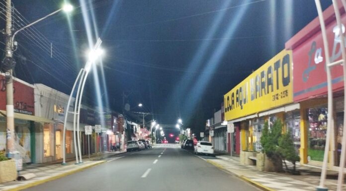 Prefeitura de Junqueirópolis segue com troca de lâmpadas comuns por led na iluminação pública
