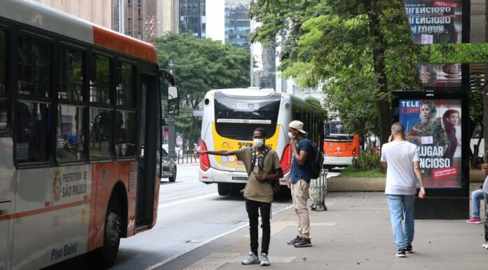 Uso de máscara volta a ser obrigatório no transporte público de SP