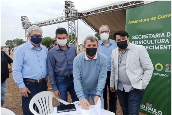 Prefeitura de Junqueirópolis entrega identificação para propriedades rurais