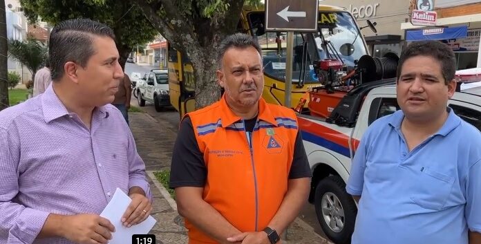 Dracena é contemplada com caminhonete da Defesa Civil e Microônibus para Educação