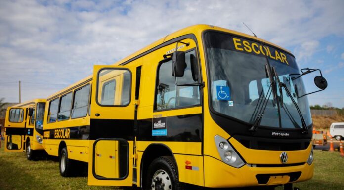 Municípios da região recebem novos ônibus escolares da Secretaria de Educação