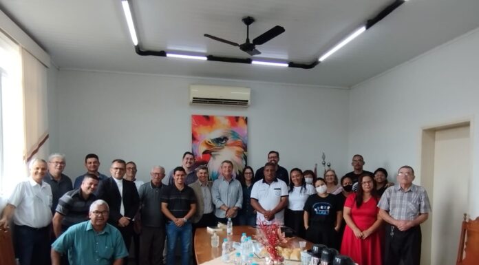 Pastores fazem oração do mês de dezembro na Prefeitura de Junqueirópolis