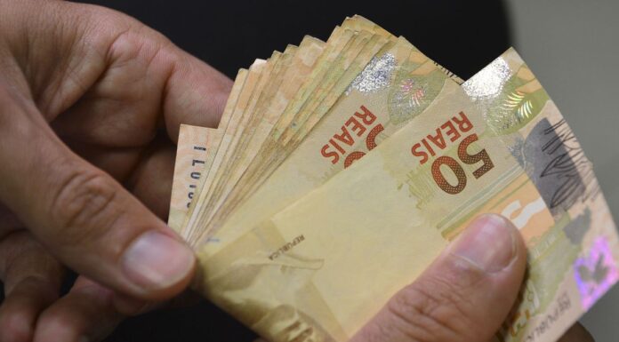 Salário mínimo passa a ser R$ 1.302 a partir de 1º de janeiro