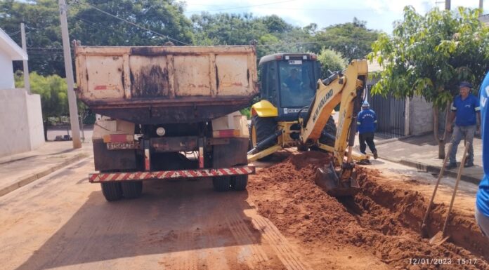 EMDAEP segue com melhorias pelo asfalto em pontos diferentes da cidade