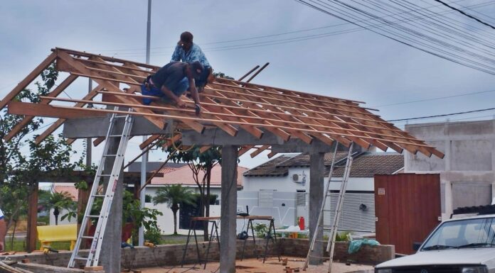Novos pontos de ônibus são construídos em Junqueirópolis