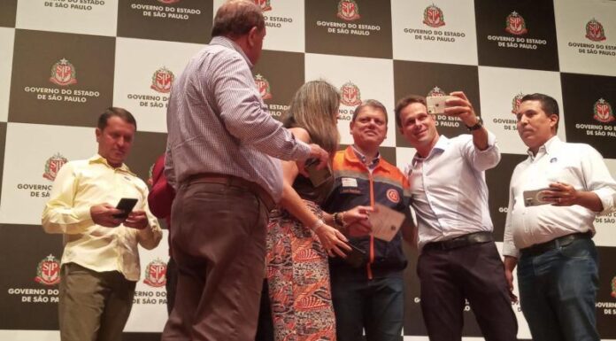 Governador Tarcísio de Freitas faz entrega simbólica de obras em Presidente Prudente