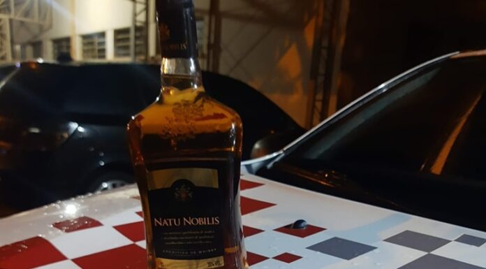 PM recupera litro de whisky furtado em mercado de Adamantina