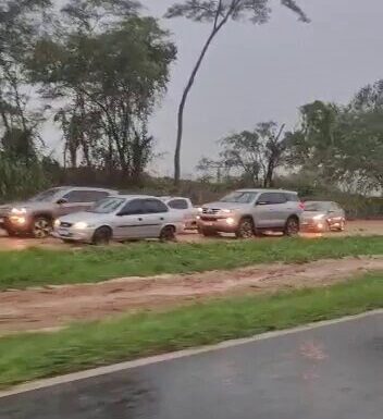 Temporal causa transtornos em Dracena e rodovia SP-294