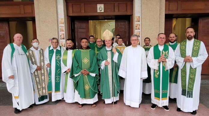 Bispo celebra missa de posse dos freis na Paróquia Nossa Senhora Aparecida de Dracena