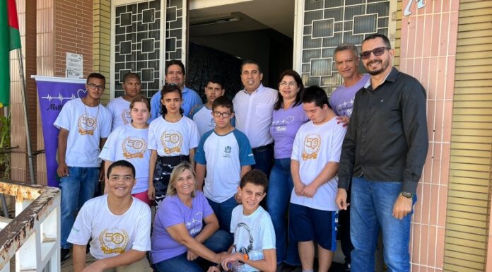 Prefeito recebe alunos da APAE no Paço Municipal