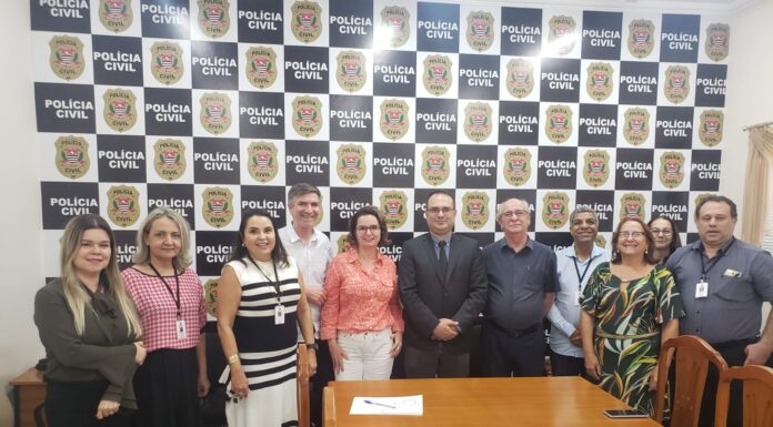 Diretora de Ensino de Adamantina visita Delegacia Seccional de Polícia de Dracena