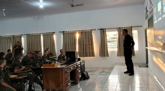 Polícia Civil realiza palestra sobre prevenção ao uso de drogas para jovens do Tiro de Guerra