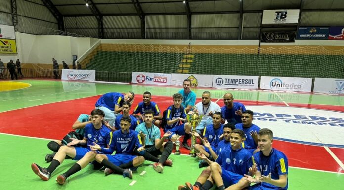 Final emocionante consagra Julieta Guedes Bi-Campeã municipal do Interescolar de Futsal
