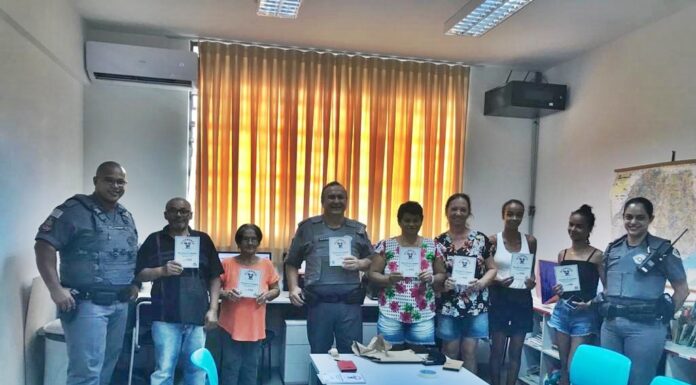Moradores discutem ações do projeto “Vizinhança Solidária”