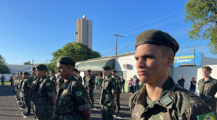 Jovens atiradores do TG recebem boinas