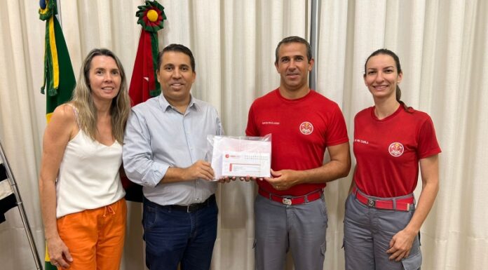Bombeiros passam a receber cartão alimentação