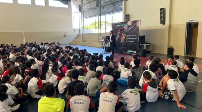 Prefeitura promove show de mágica com tema “Faça Bonito – por uma juventude sem violência”
