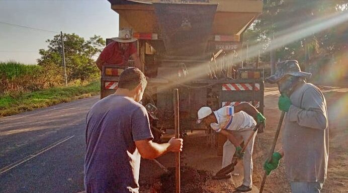 Serviço de tapa buracos prossegue nas ruas de Panorama