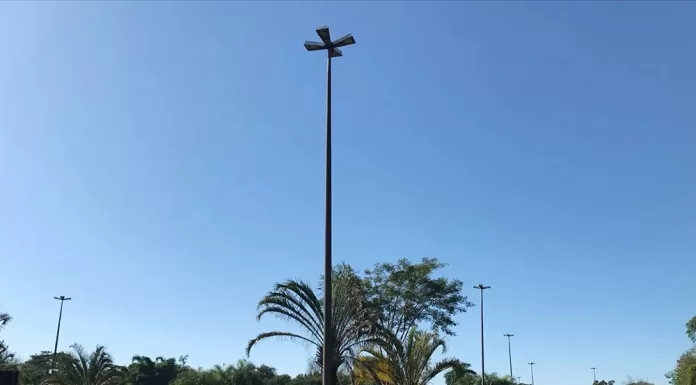 Trevo de Lucélia tem cabos de fiação furtados e fica sem iluminação