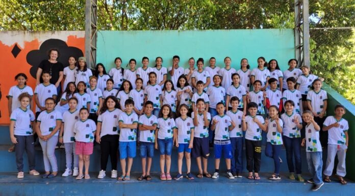 Alunos da rede municipal de Ensino começam a usar novo uniforme