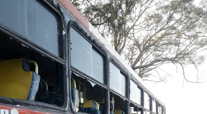 Acidente entre carreta e ônibus na vicinal Parapuã/Bastos deixa 10 pessoas feridas