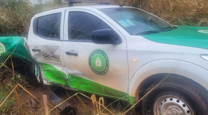 Motorista em estado de embriaguez colide carro em veículo oficial em Rosana