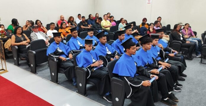 SENAI Dracena forma turma de mecânico de usina