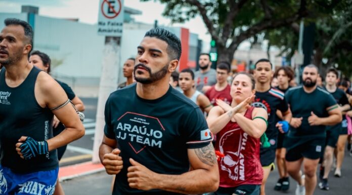 Atleta de Muay Thai Felipe Costa recebe graduação da Federação