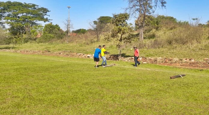 Prefeitura de Panorama faz manutenção no Campo Ferroviário para jogos da Copa Mercosul