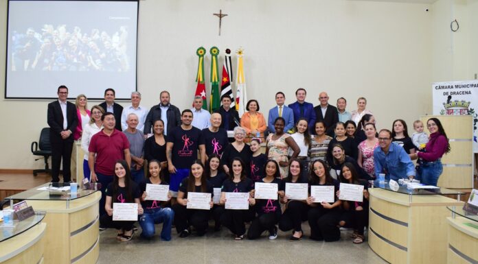 Câmara de Dracena entrega Diplomas de Honra ao Mérito às bailarinas do Grupo Movimento