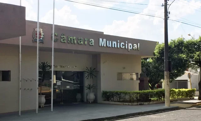 Câmara de Dracena discute revogação de lei que proíbe uso e venda de cigarros eletrônicos a menores de idade