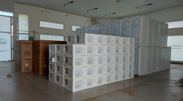 CDHU entrega 112 kits de eletrodomésticos para famílias do Florindo Tabacchi