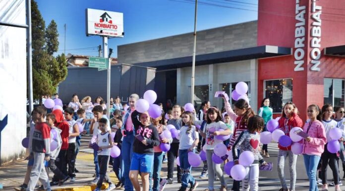 Junqueirópolis realiza passeata de combate à violência contra mulher