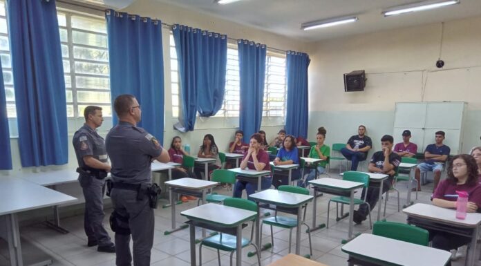 Semana do Trânsito: Polícia Militar promove palestra em escola de Flórida Paulista