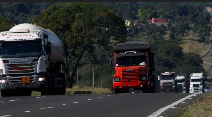 Cobrança de eixos suspensos terá início este mês