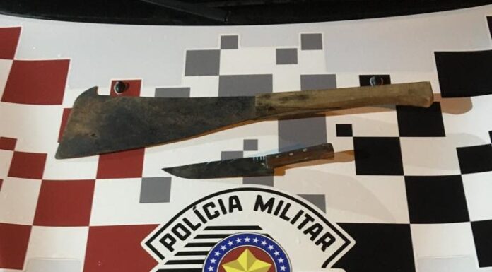 Homem é preso após agredir namorada com “mata leão” e facão em Osvaldo Cruz