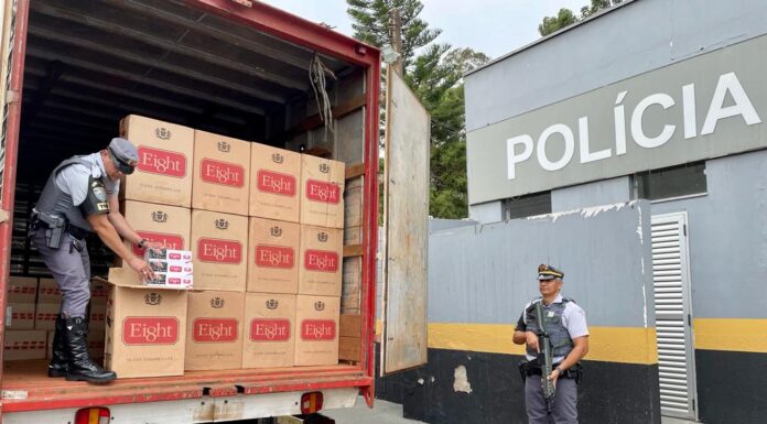 Polícia Rodoviária apreende 75 mil maços de cigarros na SP-457 em Rancharia