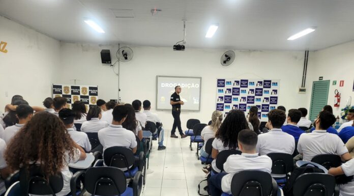 Palestra sobre prevenção às drogas é ministrada para jovens do programa de qualificação em Dracena