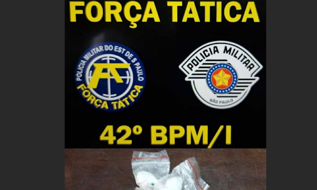 Suspeito tenta fuga após descer de ônibus mas é preso por tráfico em Santo Anastácio