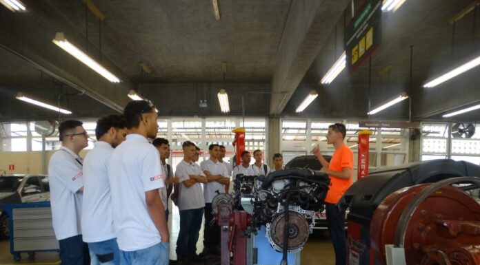 Aprendizes do Senai Dracena realizam visita técnica em unidade de Prudente