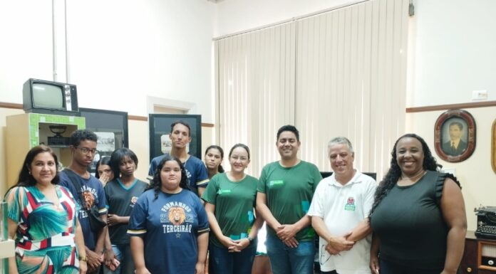 Alunos da Escola Alfredo Machado visitam acervo histórico municipal