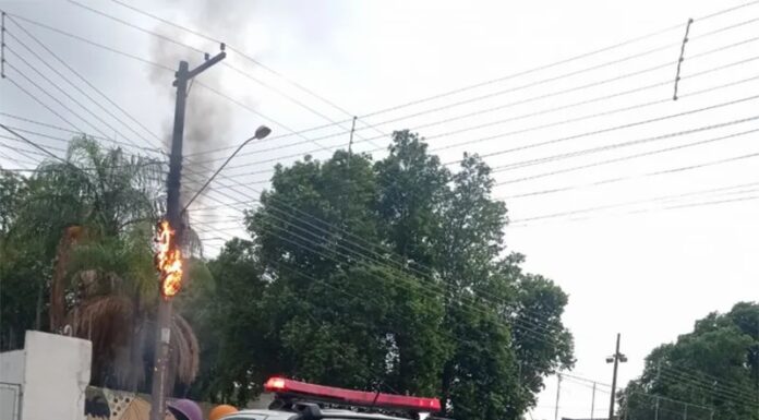 Transformador pega fogo próximo de escola em Flórida Paulista