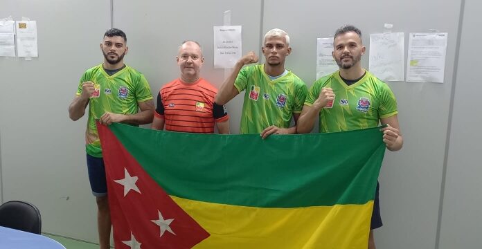 Atletas do kickboxing participam de evento profissional internacional